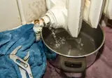 Нагрев теряет воду через неисправный клапан Нагрев теряет воду через неисправный клапан