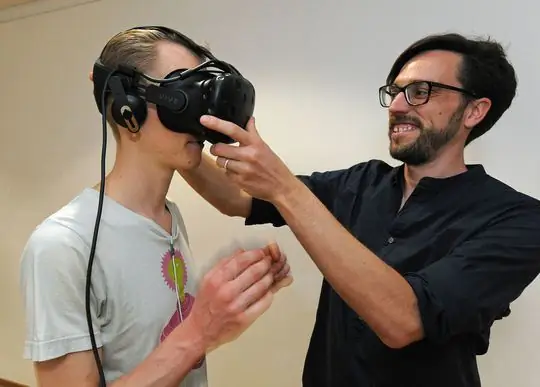 Д-р Джонатан Харт телеграфирует студенту, чтобы отправить его в «виртуальную реальность»