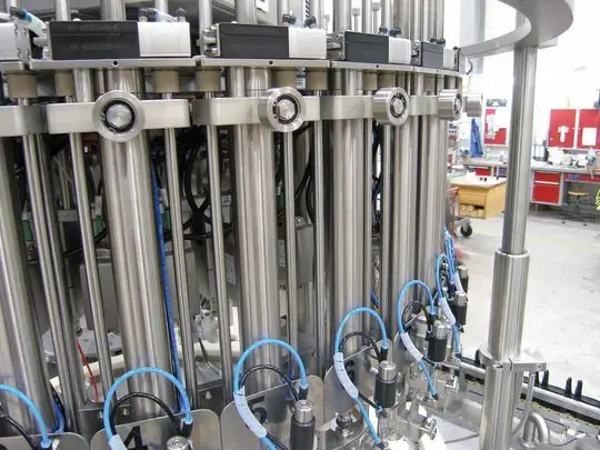 С помощью линейных двигателей Linmot компания Tölke смогла отделить процесс наполнения от движения поворотной пластины и запустить модульность. Это означает, что заправочная станция может быть заменена намного быстрее, если она повреждена