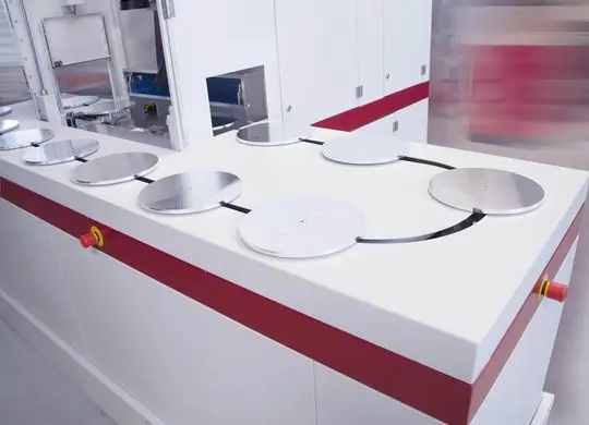 Овал с держателями заготовок предлагает достаточно места для размещения и снятия шлифовальных кругов, подлежащих маркировке