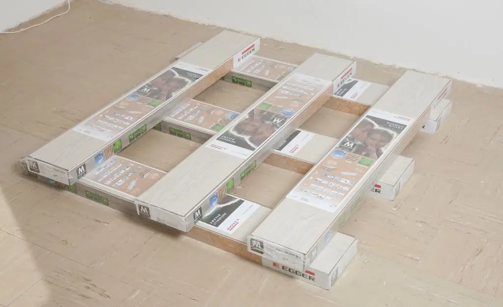 Уложить пробковый пол