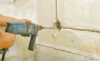 сверлить отверстие