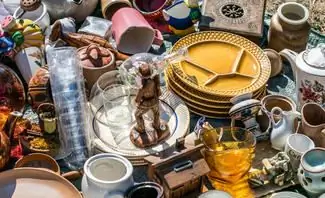 Куча предметов домашнего обихода