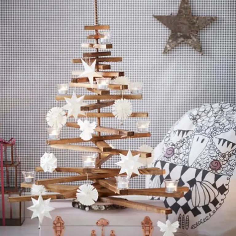 Рождественская елка из дерева