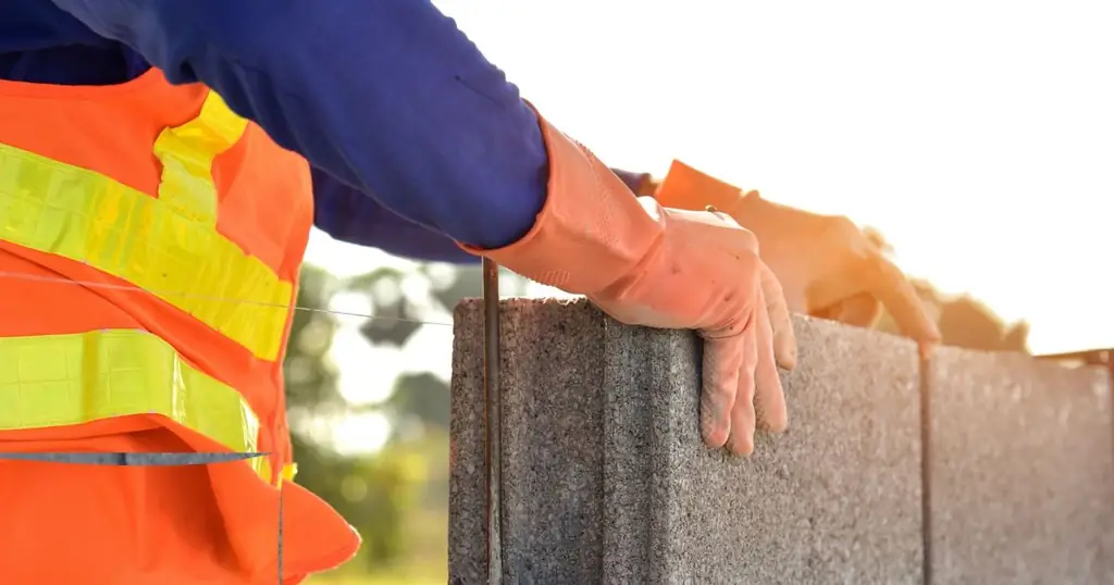 Построить зависимость