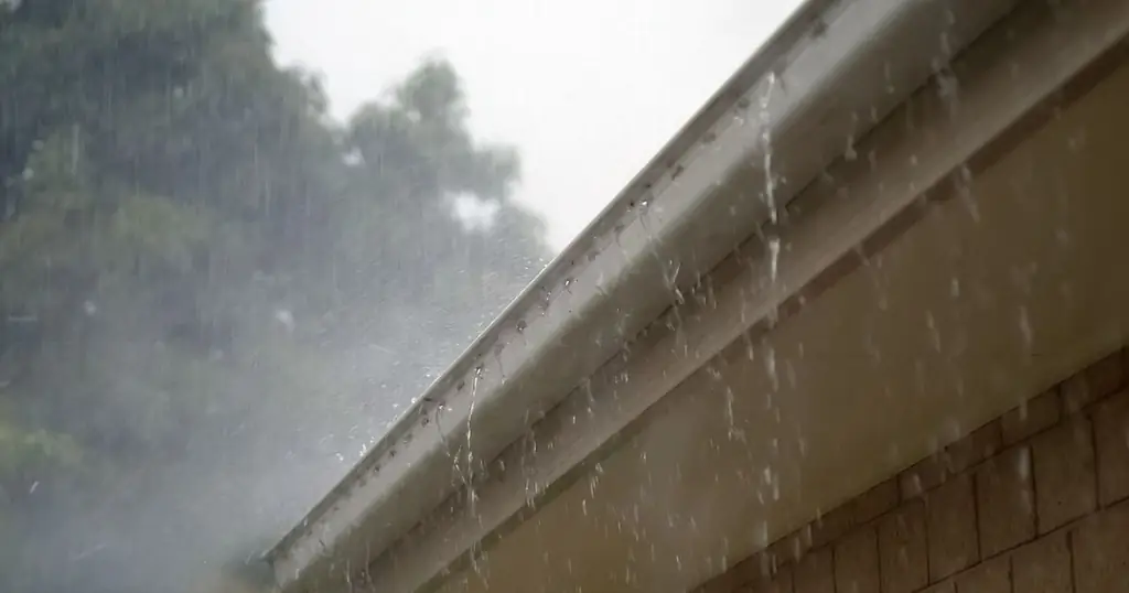 Расход воды в желобе: что говорит закон ?