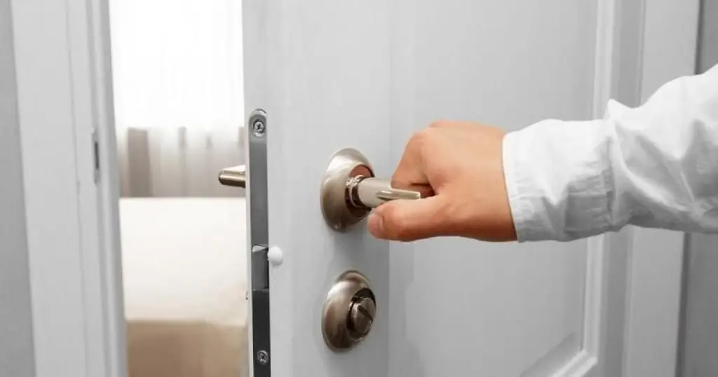 Дверная ручка: какой тип выбрать ?