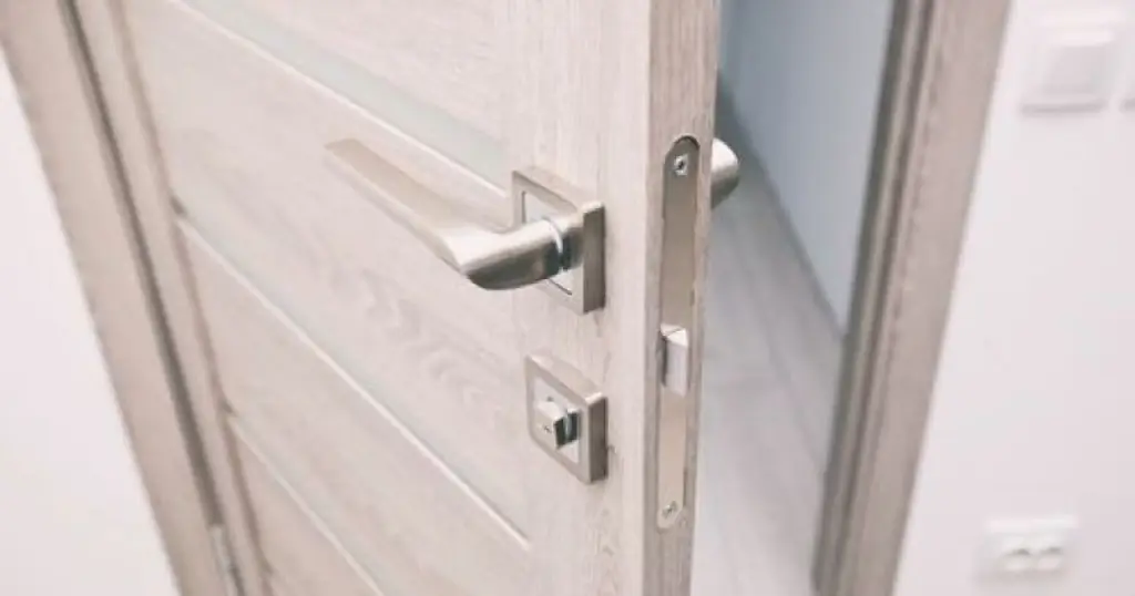 Цена межкомнатной двери