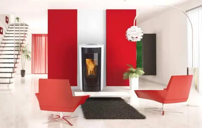 Эта очень современная печь идеально впишется в вашу комнату, привнося тепло и оттенок цвета! &copy; Вандерс