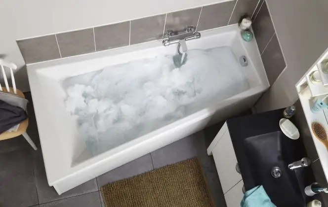 Асимметричная ванна от Leroy Merlin &copy; Leroy Merlin