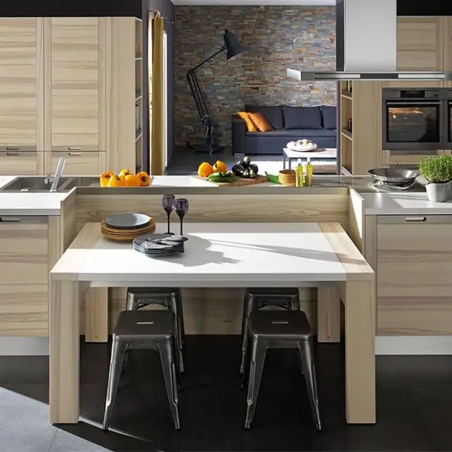 Современная деревянная кухня