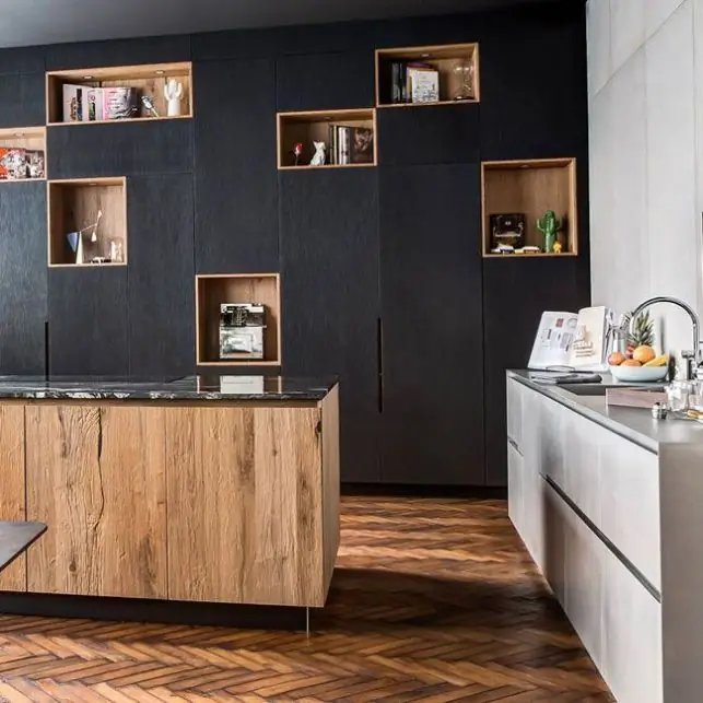 Кухня из бетона, черного и дерева