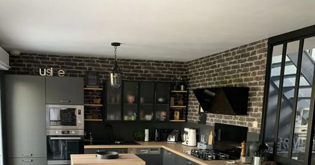 Черная кухня: 10 модных планировок, которые вас вдохновят