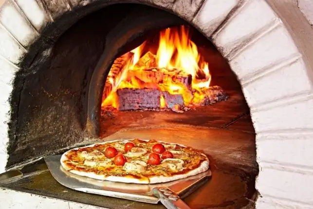 В чем особенности дровяной печи?