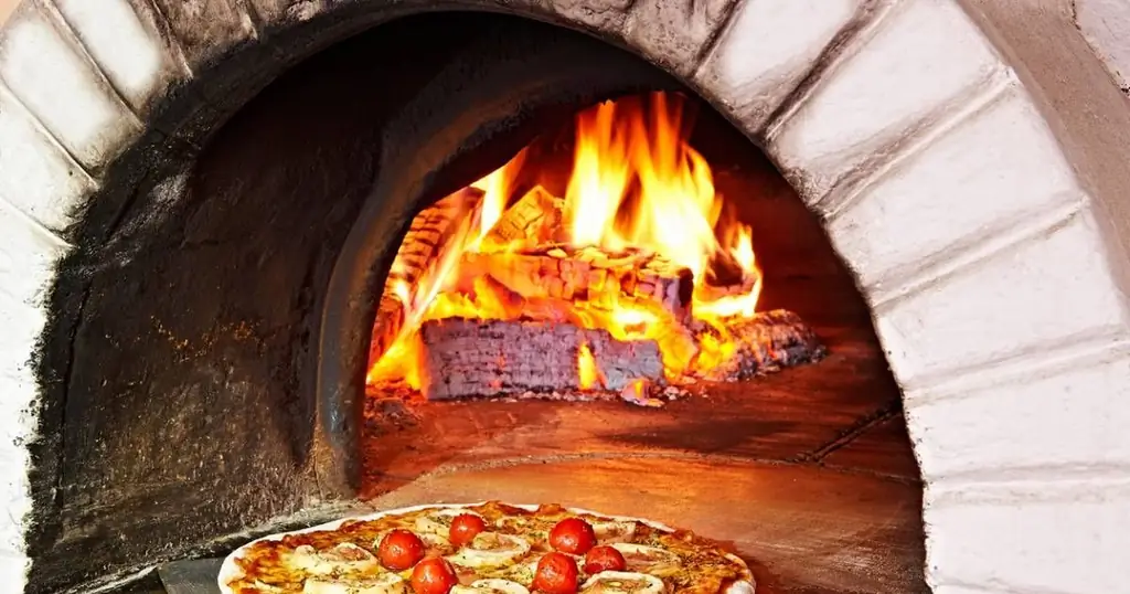 Каковы особенности дровяной печи ?