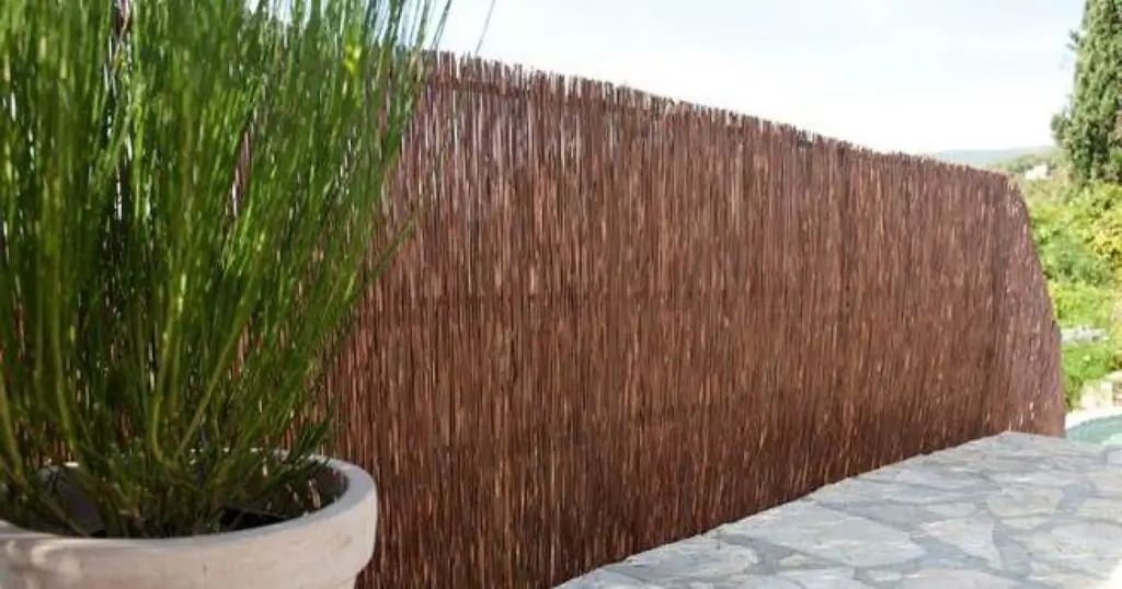 Плетеные панели: декоративно и неброско