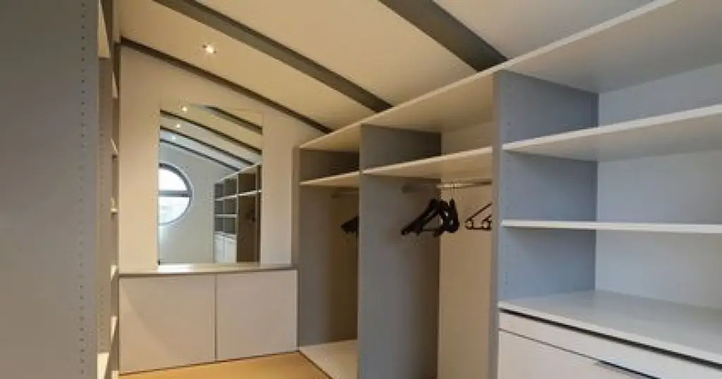 Гардеробная на чердаке