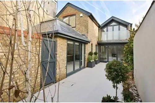 Каретный двор с музыкальным прошлым