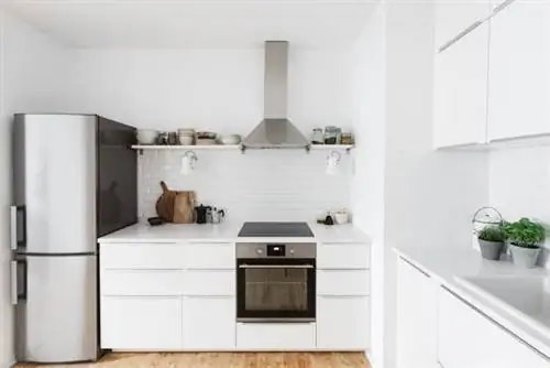 Очистку духовки можно производить без использования химикатов