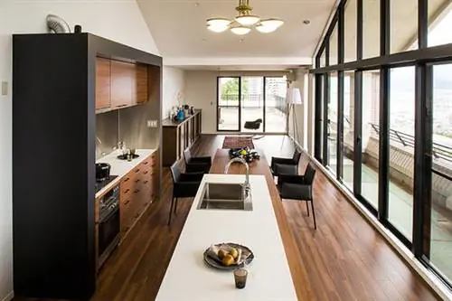 8 фотографий кухонь, которые действительно умеют использовать пространство