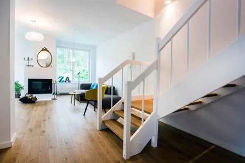 Как самостоятельно ухаживать за лестницей