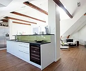 Шикарная современная мансардная квартира с открытыми балками