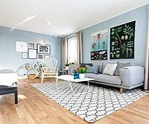 Скандинавская красота отражена в простой квартире с оттенками синего