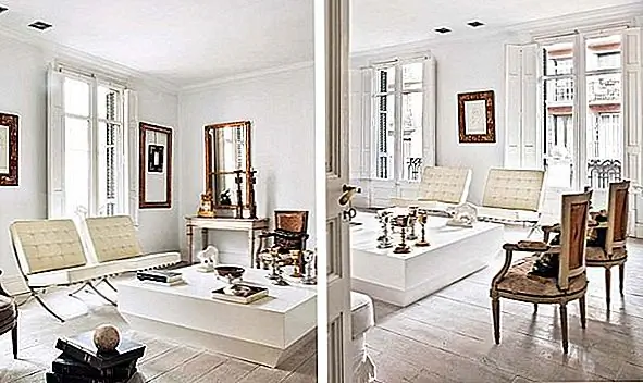 Классический стиль и старинные предметы присутствуют повсюду от старых картин, которые висят на стенах до некоторых королевских стульев или хрустальной люстры. Большинство из этих предметов в темных нюансах, кажется, контрастируют с белым интерьером в каждой комнате. Все еще есть некоторые современные предметы, которые гармонично дополняют эту классическую квартиру. Существует стеклянный верхний обеденный стол с некоторыми темными стульями, на стене встроен книжный шкаф в спальне или на диване, а также столик в гостиной.