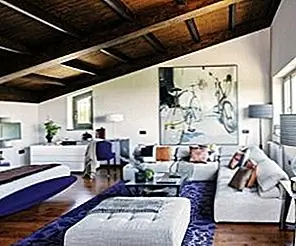 Студия Open-Space с лабиринтом смешивается с деревенским с современным