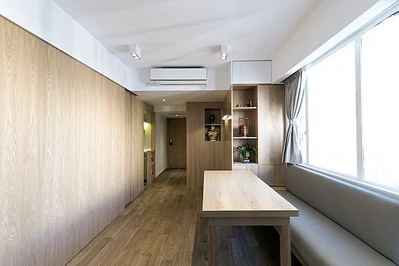 Микро апартаменты площадью 550 квадратных футов общей площадью около 51 квадратных метров. Его оригинальный дизайн включает в себя две крошечные спальни и тесную гостиную. После удаления некоторых стен новый дизайн объединяет две спальни и гостиную в одно бесшовное и открытое пространство.