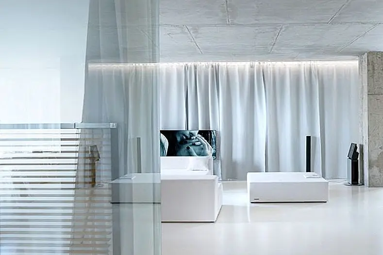 Он был разработан в 2016 году ARCH.625, студией с более чем 10-летним опытом в области архитектуры и дизайна интерьера, который использует комплексный подход для всех своих проектов, рассматривая их от концепции до завершения.