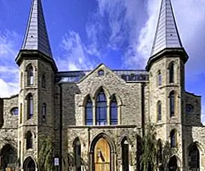 Современная жилая квартира в бывшей церкви