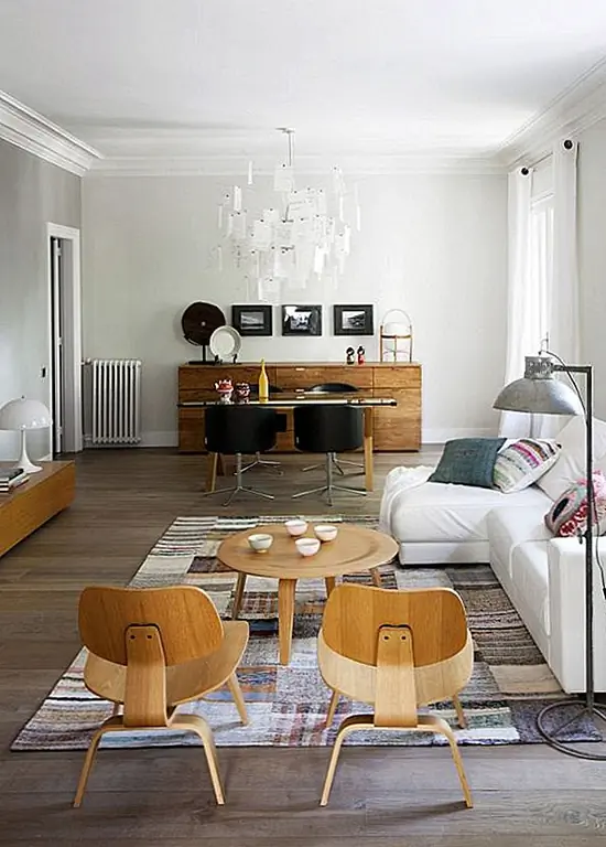 Скандинавская простота и испанская энергия встречаются в современной квартире в Барселоне