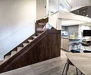 Современная квартира в пентхаусе внутри превращенной церкви