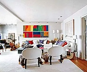 Яркая и элегантная квартира в Лиссабоне с серебряной отделкой