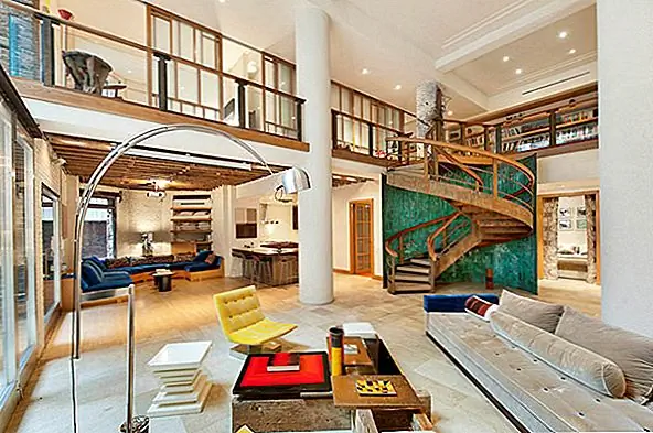 Замечательный TriBeCa Loft в Нью-Йорке «Орбит» вокруг массивной лестницы