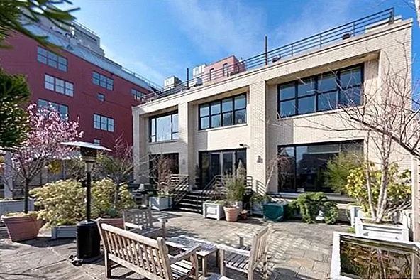 Просторные двухуровневые апартаменты в пентхаусе