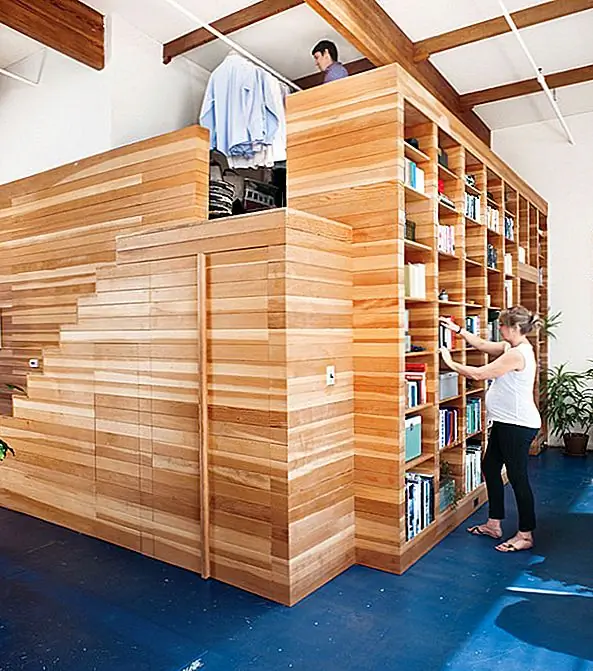 Деревянный дизайн спальни, встроенный в оригинальный калифорнийский лофт