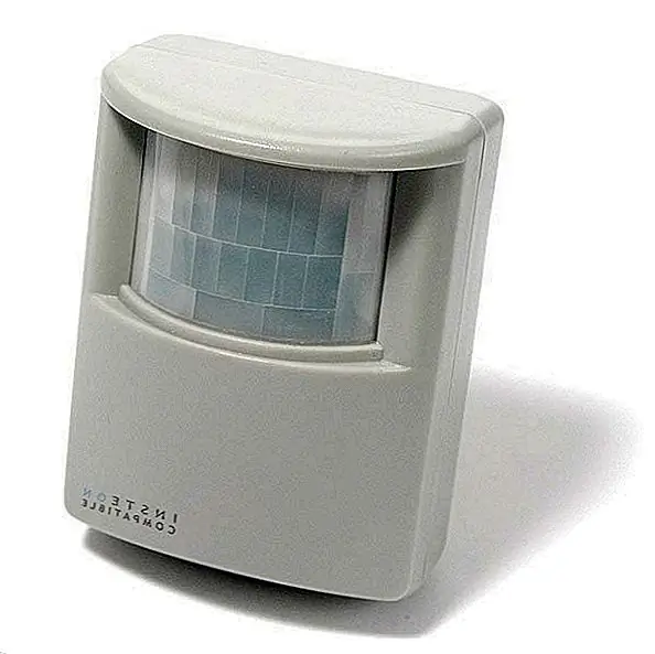 Установка датчиков освещенности для отключения или включения огней может сэкономить деньги. Как знает любой родитель, независимо от того, сколько раз вы напоминаете своим детям об отключении огней, они никогда не помнят. Общая оценка того, сколько денег тратится каждый год на свет, который уходит на диапазоны в сотни долларов.Если лампочка мощностью 100 Вт остается на 10 часов, она потребляет 1000 Вт электроэнергии или 1 кВтч. Быстрый взгляд на ваш электрический счет покажет, сколько вы тратите на киловатт-час.