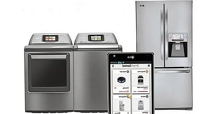 В кругах частных предприятий и правительств существует сильное чувство, что интеллектуальная сеть будет медленно внедряться на протяжении большей части нации и мира в течение следующего десятилетия. Интеллектуальная сеть использует информацию для передачи личных привычек потребителей электроэнергии обратно в энергетические компании. В сущности, если ваше домашнее хозяйство использует много электроэнергии в часы пик, вам будет взиматься более высокая ставка. В ответ выходят устройства, которые могут взаимодействовать со смарт-сетью.