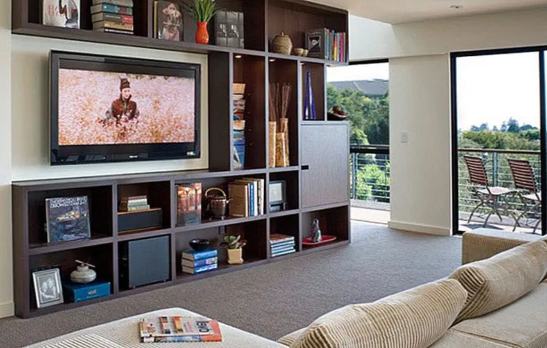 Посмотрите на настенное крепление для телевизора, которое легко установить практически в любом месте.