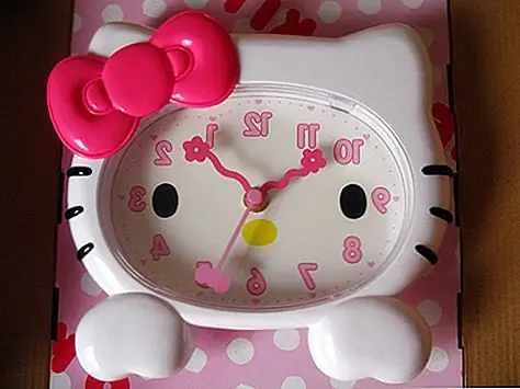 И так как вы сделали эту покупку, вы также можете приобрести другие предметы Hello Kitty и превратить комнату своей дочери в настоящий рай для маленьких девочек, небеса, окрашенные в розовый цвет, с небольшими красными или розовыми луками и улыбающимися кошечками.