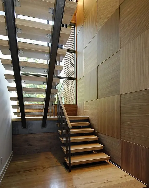 Трехмерная деревянная обшивка может быть тонкой и все еще иметь огромное влияние. Изображение: Legacy Construction Northeast