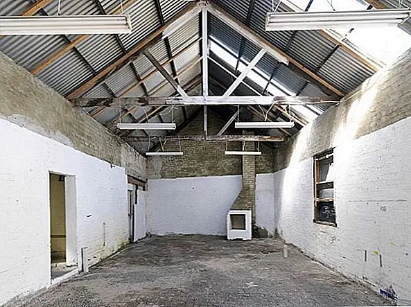 74 кв.м. простая кирпичная промышленная структура, построенная в 1890 году.