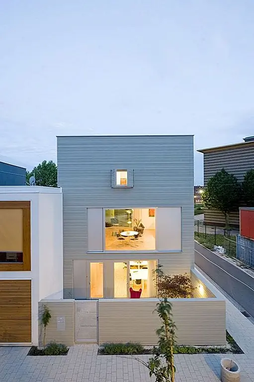 Кубический трехэтажный дом в Лейдене, спроектированный архитекторами GAAGA