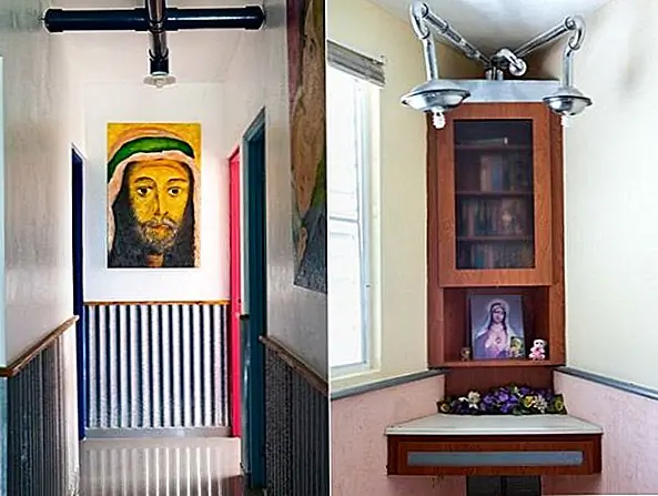 Еще одна странная вещь в этом доме, помимо всех ярких огней, - это пятитональный звук, который делает дом. Это на самом деле из «Близких контактов третьего рода». Фильмы или инопланетяне не то, что мистер Ривера увлечен. Он просто очень творческий человек, который решил заняться своим временем с помощью этого гениального проекта. Это была его мечта, когда он учился в старшей школе, когда-нибудь построил дом, который был в отличие от любого другого. Теперь мы можем сказать, что ему удалось осуществить свою мечту. Это было то, что он сделал, потому что наслаждался этим не потому, что ему приходилось, или потому, что он хотел кого-то произвести на кого-то. Это настоящая страсть. {Найден на nytimes}.