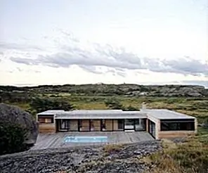 Современный летний домик в Норвегии с разнообразным видом на пейзаж