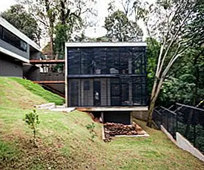 Бетонный дом разделяет двоих, чтобы остаться в лесу