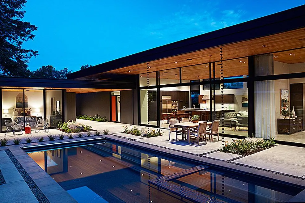 Современный семейный дом занимает место красивого, но старого дома