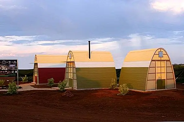 Есть несколько надстроек, которые вы можете выбрать, например, стены для стен, отдельные расширения, кухонные принадлежности, унитаз / душ / ванны, уникальный полы и оконные стены. Таким образом, вы можете превратить эту стандартную структуру 10 'на 12' в свой собственный прекрасный дом. Если вы хотите, вы также можете подключить несколько домов из мини-сообщества. Это замечательный вариант для всех тех, кто предпочитает что-то другое по той или иной причине.